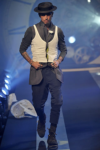 John Galliano / - 2011